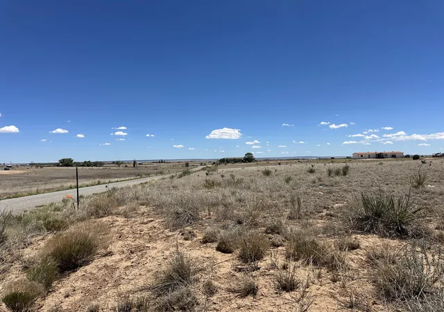 Photo 3 of Sale Pending at 4 Mallow Dr, Moriarty, NM 87035 | MLS# 1106282 | Listing updated on 2026-09-12