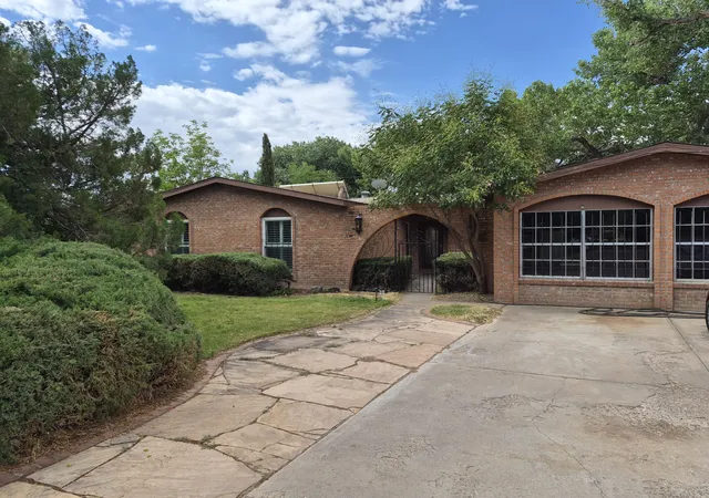 Photo 2 of Single family home for sale at 1020 Stuart Rd Nw, Albuquerque, NM 87114 | MLS# 1106319 | Listing updated on 2026-08-30