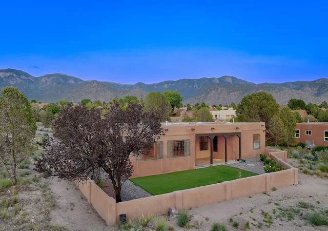 Photo 3 of Single family home for sale at 1131 Marigold Dr Ne, Albuquerque, NM 87122 | MLS# 1106120 | Listing updated on 2026-09-29