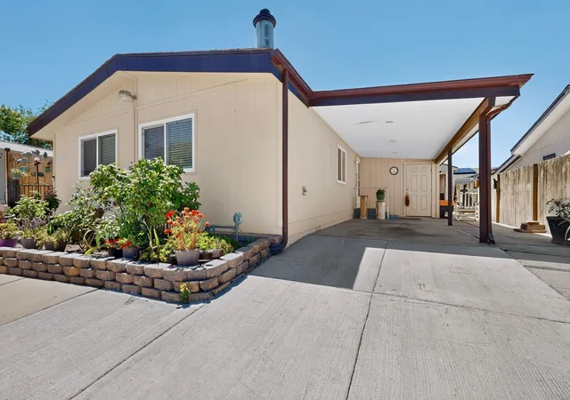 Photo 2 of Sale Pending at 8512 Stream St Ne, Albuquerque, NM 87113 | MLS# 1106406 | Listing updated on 2026-09-09