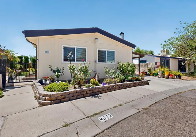 Photo 3 of Sale Pending at 8512 Stream St Ne, Albuquerque, NM 87113 | MLS# 1106406 | Listing updated on 2026-09-09