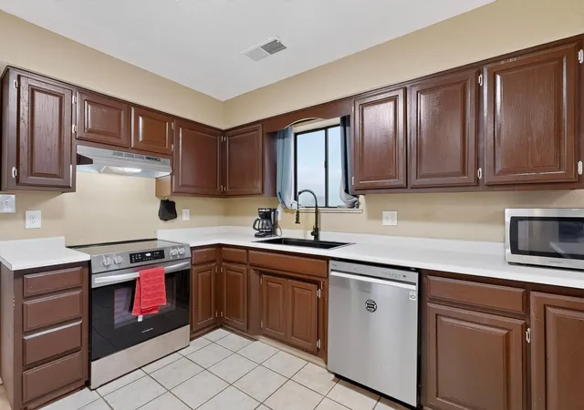 Photo 3 of Single family home for sale at 14 N Juan Rd SW, Los Lunas, NM 87031 | MLS# 1106467 | Listing updated on 2026-09-26
