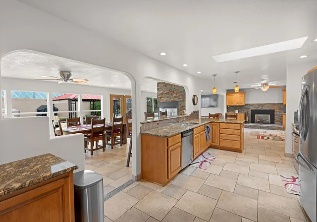 Photo 3 of Sale Pending at 4705 Oahu Dr NE, Albuquerque, NM 87111 | MLS# 1106472 | Listing updated on 2026-09-03