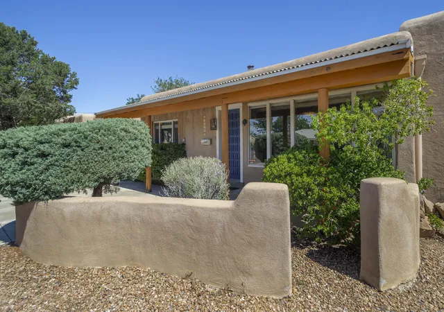 Photo 1 of Single family home for sale at 3915 Smith Ave Se, Albuquerque, NM 87108 | MLS# 1106505 | Listing updated on 2026-09-09