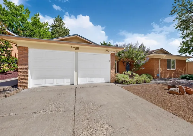 Photo 2 of Single family home for sale at 12200 Manitoba Dr Ne, Albuquerque, NM 87111 | MLS# 1106540 | Listing updated on 2026-09-14