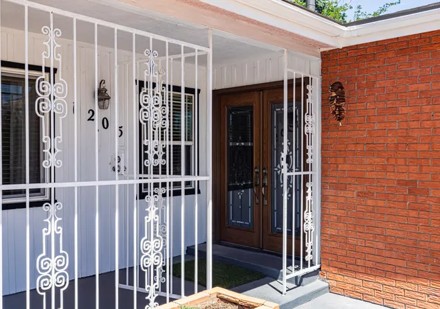 Photo 2 of Sale Pending at 1205 Espanola St Ne, Albuquerque, NM 87110 | MLS# 1106576 | Listing updated on 2026-09-11