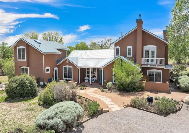 Photo 1 of Single family home for sale at 535 Cacahuate Sw, Albuquerque, NM 87105 | MLS# 1106691 | Listing updated on 2026-09-10