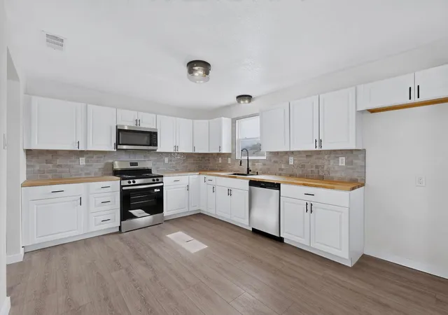 Photo 3 of Sale Pending at 6707 Wills Way SW, Albuquerque, NM 87121 | MLS# 1106817 | Listing updated on 2026-09-14