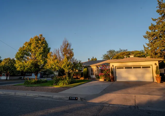 Photo 1 of Single family home for sale at 1308 Valencia Dr Ne, Albuquerque, NM 87110 | MLS# 1106840 | Listing updated on 2026-10-04
