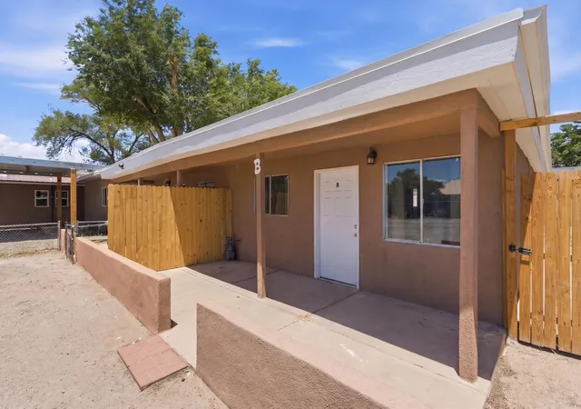 Photo 4 of Sale Pending at 1609 Lundy Ln SW, Albuquerque, NM 87105 | MLS# 1106860 | Listing updated on 2026-09-11