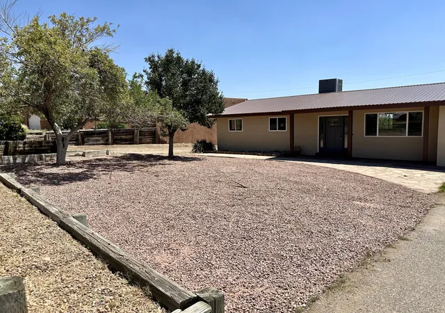 Photo 3 of Single family home for sale at 14304 Oakwood Pl Ne, Albuquerque, NM 87123 | MLS# 1106859 | Listing updated on 2026-10-06