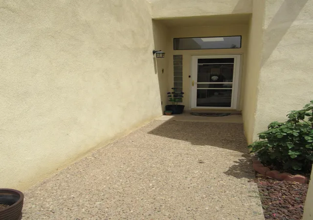 Photo 3 of Sale Pending at 9917 Denali Rd Ne, Albuquerque, NM 87111 | MLS# 1107105 | Listing updated on 2026-09-19