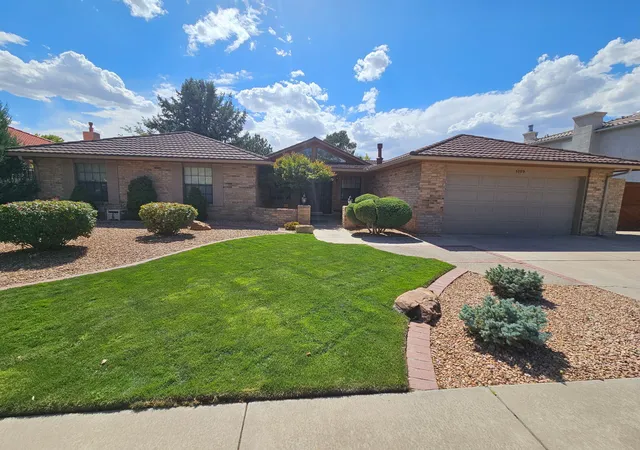 Photo 1 of Single family home for sale at 5709 Royal Oak Dr Ne, Albuquerque, NM 87111 | MLS# 1107065 | Listing updated on 2026-08-31