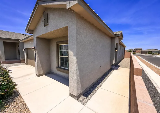 Photo 3 of Sale Pending at 10801 Sabino Loop SW, Albuquerque, NM 87121 | MLS# 1107283 | Listing updated on 2026-09-13