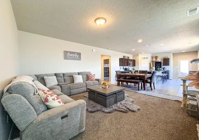 Photo 4 of Sale Pending at 10801 Sabino Loop SW, Albuquerque, NM 87121 | MLS# 1107283 | Listing updated on 2026-09-13