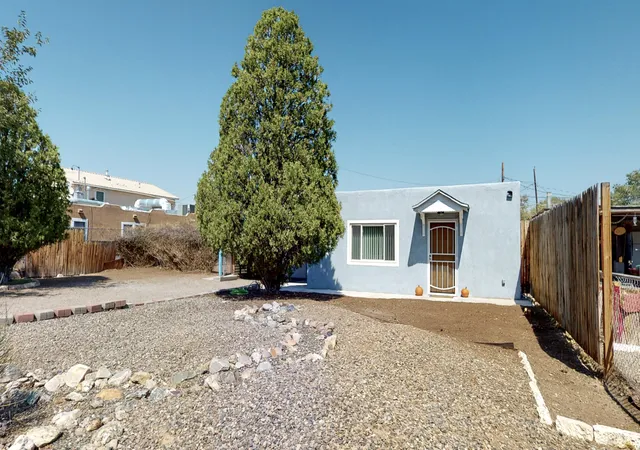Photo 2 of Single family home for sale at 427 Headingly Ave Nw, Albuquerque, NM 87107 | MLS# 1107351 | Listing updated on 2026-09-11