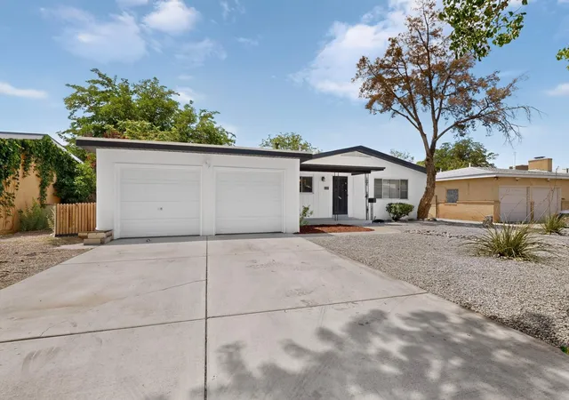 Photo 2 of Sale Pending at 1305 Chama St Ne, Albuquerque, NM 87110 | MLS# 1107381 | Listing updated on 2026-09-07