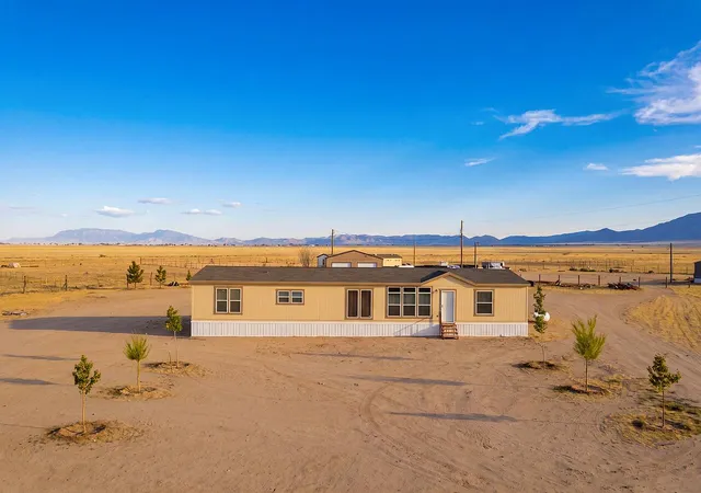 Photo 3 of Manufactured home for sale at 3 San Pasquale Ave, Los Lunas, NM 87031 | MLS# 1107439 | Listing updated on 2026-09-14