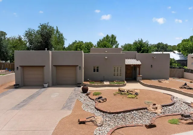 Photo 2 of Single family home for sale at 2604 Rincon Del Rio Ct Nw, Albuquerque, NM 87107 | MLS# 1107476 | Listing updated on 2026-09-29