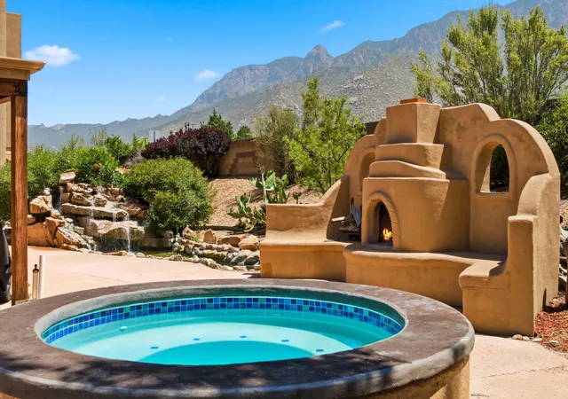 Photo 2 of Sale Pending at 2816 Tramway Cir Ne, Albuquerque, NM 87122 | MLS# 1107502 | Listing updated on 2026-09-09