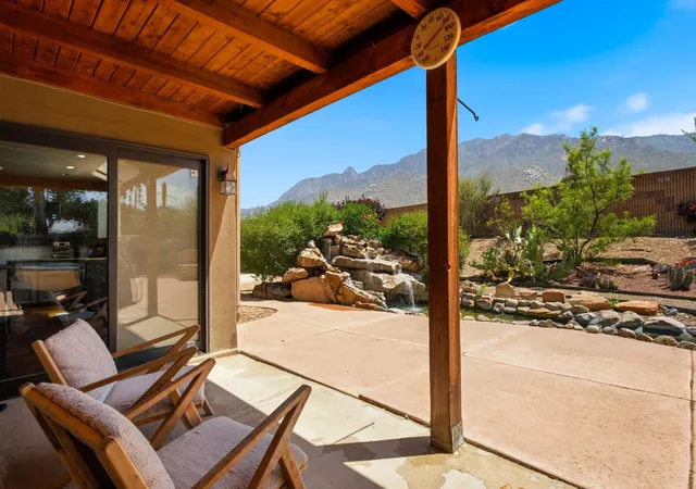 Photo 3 of Sale Pending at 2816 Tramway Cir Ne, Albuquerque, NM 87122 | MLS# 1107502 | Listing updated on 2026-09-09