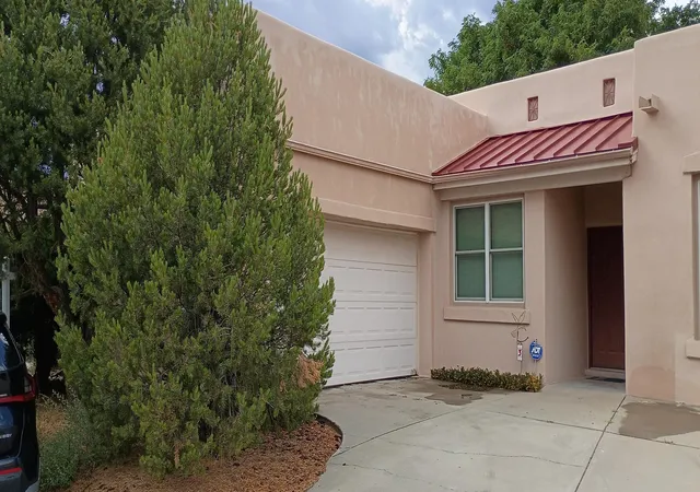 Photo 2 of Single family home for sale at 3 Broken Rock Pl, Santa Fe, NM 87508 | MLS# 1107504 | Listing updated on 2026-09-02