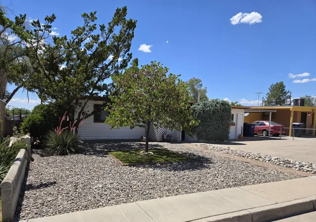 Photo 2 of Single family home for sale at 2909 Graceland Dr Ne, Albuquerque, NM 87110 | MLS# 1107511 | Listing updated on 2026-09-11