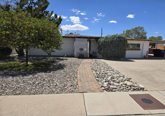 Photo 3 of Single family home for sale at 2909 Graceland Dr Ne, Albuquerque, NM 87110 | MLS# 1107511 | Listing updated on 2026-09-11