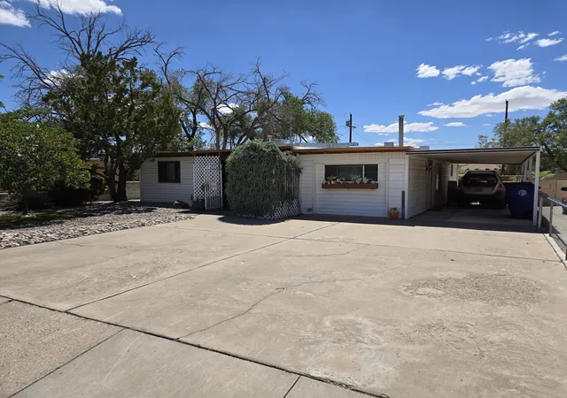 Photo 3 of Single family home for sale at 2909 Graceland Dr NE, Albuquerque, NM 87110 | MLS# 1107511 | Listing updated on 2026-09-11