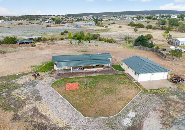 Photo 1 of Manufactured home for sale at 6 County Line Rd, Edgewood, NM 87015 | MLS# 1107662 | Listing updated on 2026-08-31