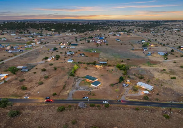 Photo 2 of Manufactured home for sale at 6 County Line Rd, Edgewood, NM 87015 | MLS# 1107662 | Listing updated on 2026-08-31