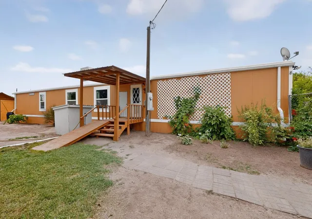 Photo 4 of Manufactured home for sale at 8 Kimberling Dr, Los Lunas, NM 87031 | MLS# 1107714 | Listing updated on 2026-09-09
