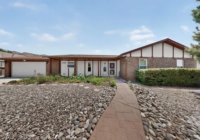 Photo 2 of Single family home for sale at 206 Wells Dr Ne, Albuquerque, NM 87123 | MLS# 1107928 | Listing updated on 2026-09-23