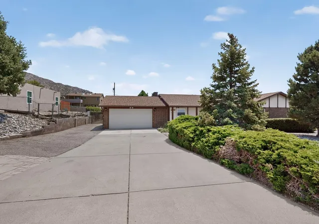 Photo 3 of Single family home for sale at 206 Wells Dr Ne, Albuquerque, NM 87123 | MLS# 1107928 | Listing updated on 2026-09-23