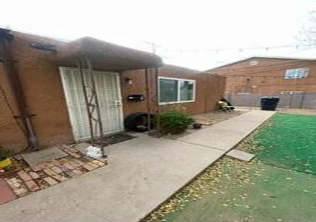Photo 3 of House for sale at 525 Valencia Dr SE, Albuquerque, NM 87108 | MLS# 1107946 | Listing updated on 2026-09-04