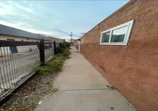 Photo 4 of House for sale at 525 Valencia Dr SE, Albuquerque, NM 87108 | MLS# 1107946 | Listing updated on 2026-09-04