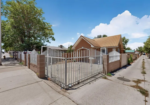 Photo 3 of Sale Pending at 1835 Broadway Blvd Se, Albuquerque, NM 87102 | MLS# 1108057 | Listing updated on 2026-09-09