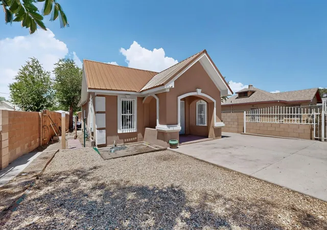 Photo 4 of Sale Pending at 1835 Broadway Blvd SE, Albuquerque, NM 87102 | MLS# 1108057 | Listing updated on 2026-09-09