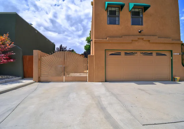 Photo 3 of Sale Pending at 9312 Farragut Dr Ne, Albuquerque, NM 87111 | MLS# 1108051 | Listing updated on 2026-08-31
