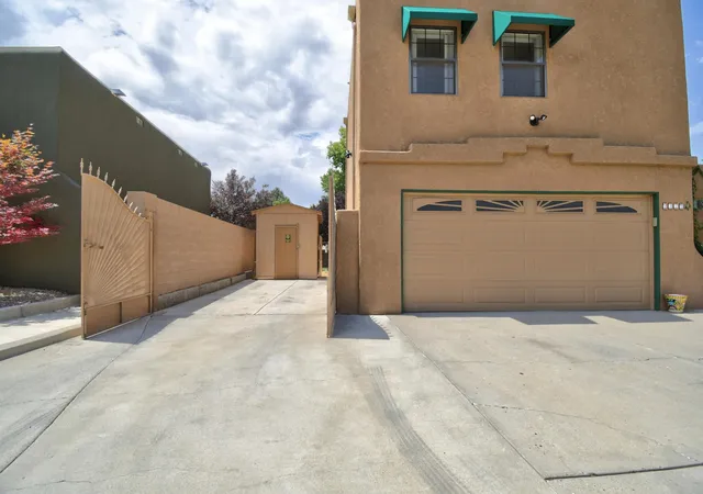 Photo 3 of Sale Pending at 9312 Farragut Dr NE, Albuquerque, NM 87111 | MLS# 1108051 | Listing updated on 2026-08-31