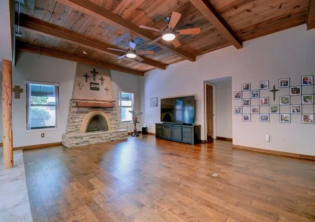 Photo 4 of Sale Pending at 9312 Farragut Dr NE, Albuquerque, NM 87111 | MLS# 1108051 | Listing updated on 2026-08-31