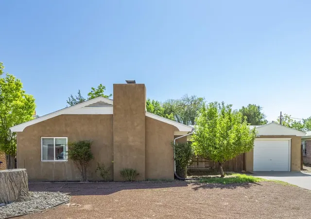 Photo 3 of Single family home for sale at 1424 Bryn Mawr Dr Ne, Albuquerque, NM 87106 | MLS# 1108119 | Listing updated on 2026-09-14