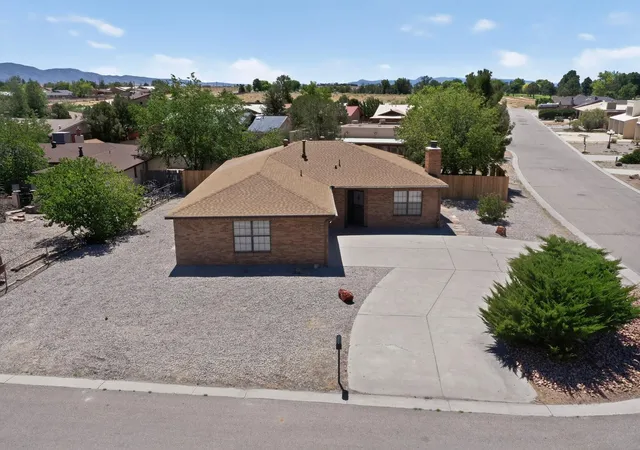 Photo 3 of Sale Pending at 910 Crenshaw Ct, Rio Communities, NM 87002 | MLS# 1108179 | Listing updated on 2026-08-31