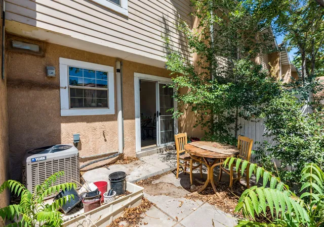 Photo 3 of Sale Pending at 700 Fruit Ave Nw #APT H, Albuquerque, NM 87102 | MLS# 1108191 | Listing updated on 2026-09-14