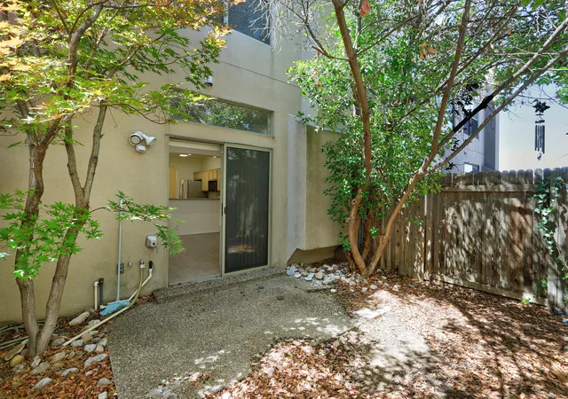 Photo 4 of Sale Pending at 4211 Pitt Pl NE #UNIT 3, Albuquerque, NM 87111 | MLS# 1108250 | Listing updated on 2026-09-07