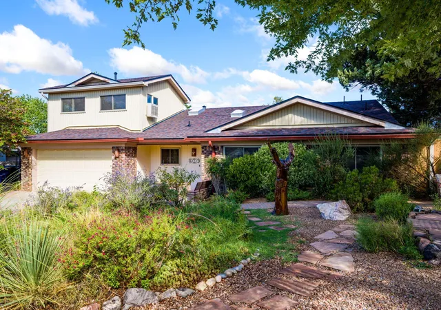 Photo 3 of Single family home for sale at 3929 Doroteo Pl Ne, Albuquerque, NM 87111 | MLS# 1108257 | Listing updated on 2026-09-20