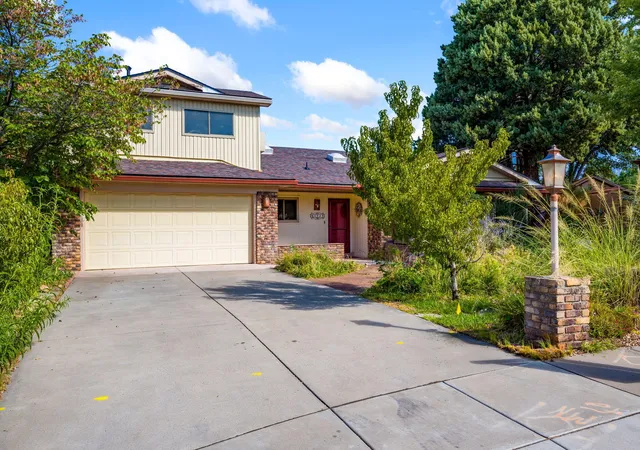 Photo 3 of Single family home for sale at 3929 Doroteo Pl NE, Albuquerque, NM 87111 | MLS# 1108257 | Listing updated on 2026-09-20