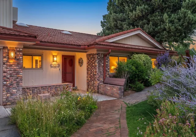 Photo 4 of Single family home for sale at 3929 Doroteo Pl NE, Albuquerque, NM 87111 | MLS# 1108257 | Listing updated on 2026-09-20