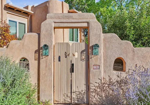 Photo 2 of Sale Pending at 7707 Cedar Cyn Pl Ne, Albuquerque, NM 87122 | MLS# 1108279 | Listing updated on 2026-08-30