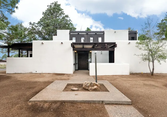 Photo 3 of Sale Pending at 1070 Matador Dr Se, Albuquerque, NM 87123 | MLS# 1108306 | Listing updated on 2026-08-31